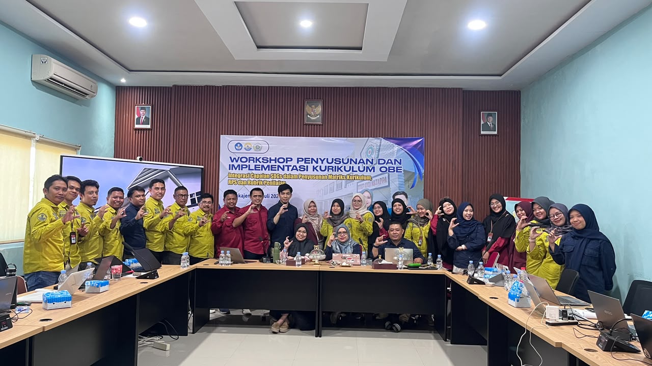 Foto Bersama Workshop Kurikulum OBE STKIP Andi Matappa